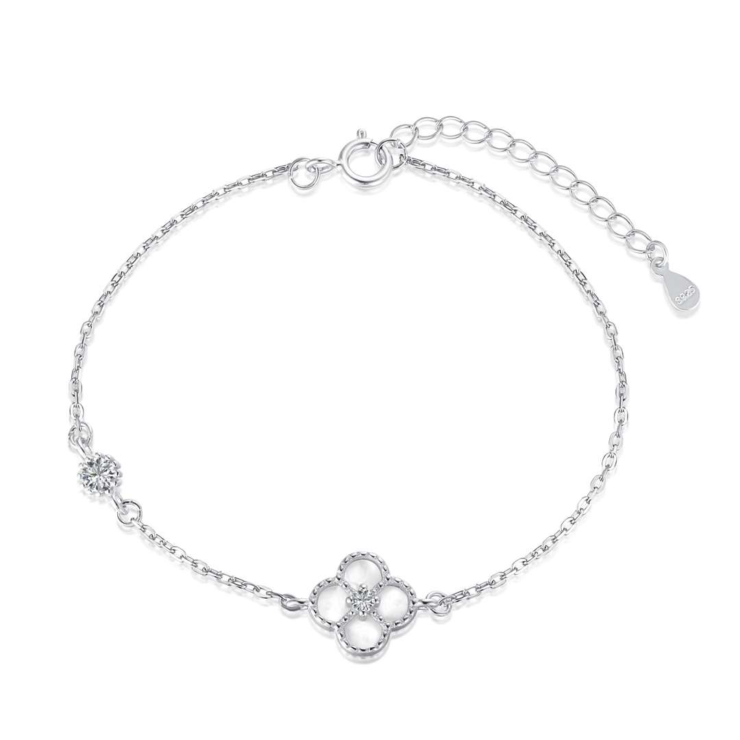 {
"Miroze Jewelry": "Miroze Jewelry",
"Delicate Four Leaf Clover Bracelet": "繊細な四つ葉のクローバーブレスレット"
}