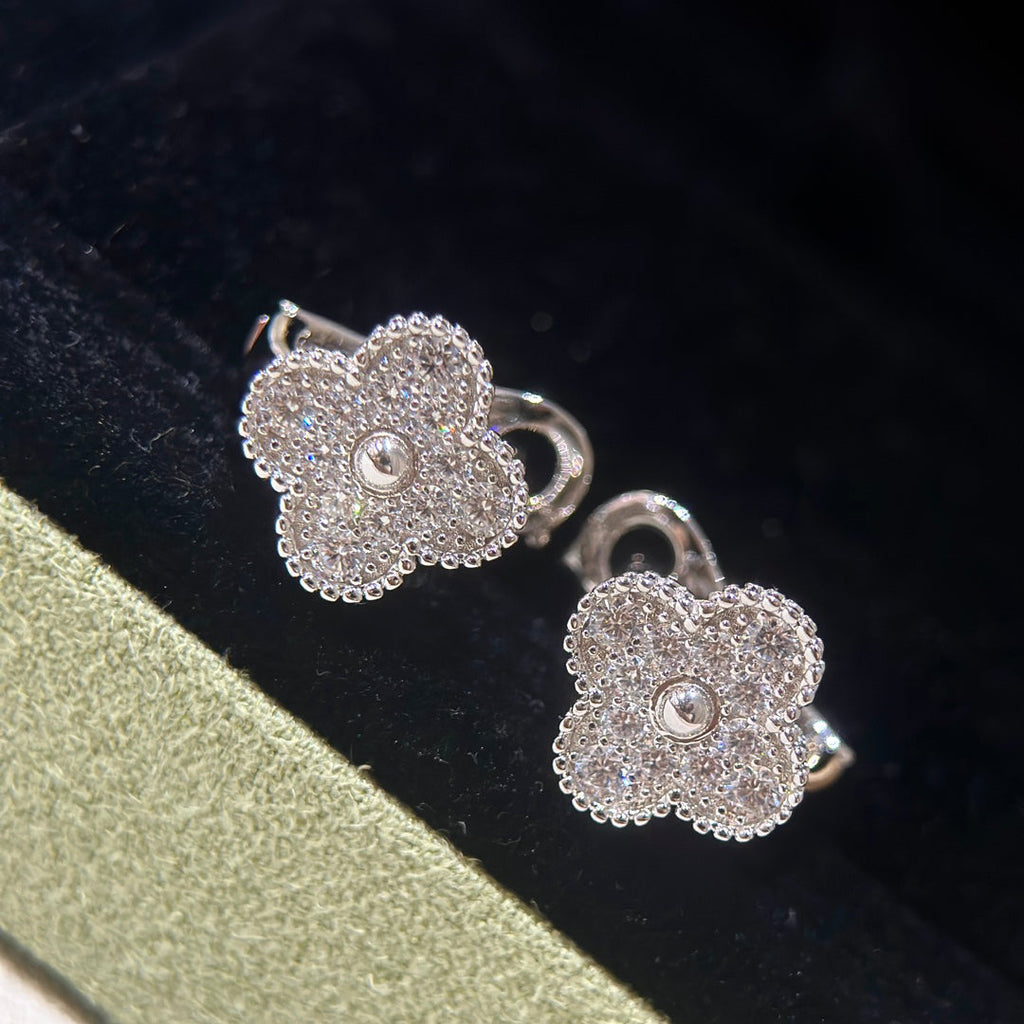 ⭐Miroze CLOVER 1 MOTIFS DIAMOND STUD EARRINGS SILVER