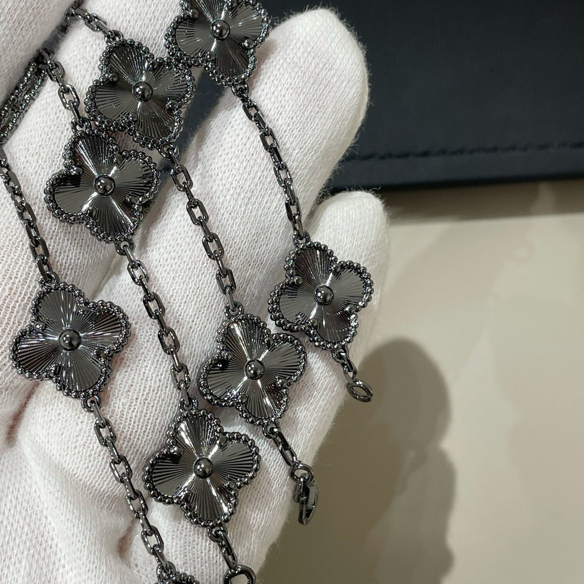 [⭐Miroze]CLOVER 5 MOTIF BLACK BRACELET