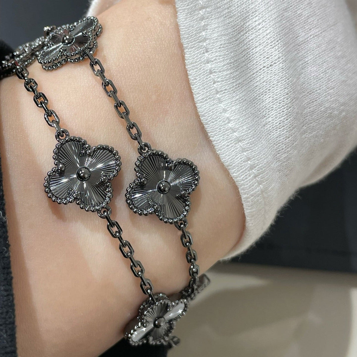 [⭐Miroze ]New CLOVER 5 MOTIF BLACK BRACELET