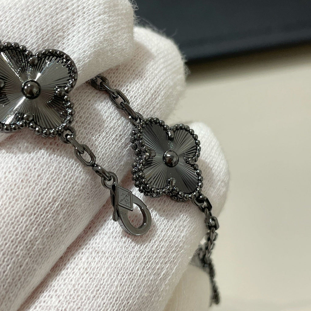 [⭐Miroze ]New CLOVER 5 MOTIF BLACK BRACELET