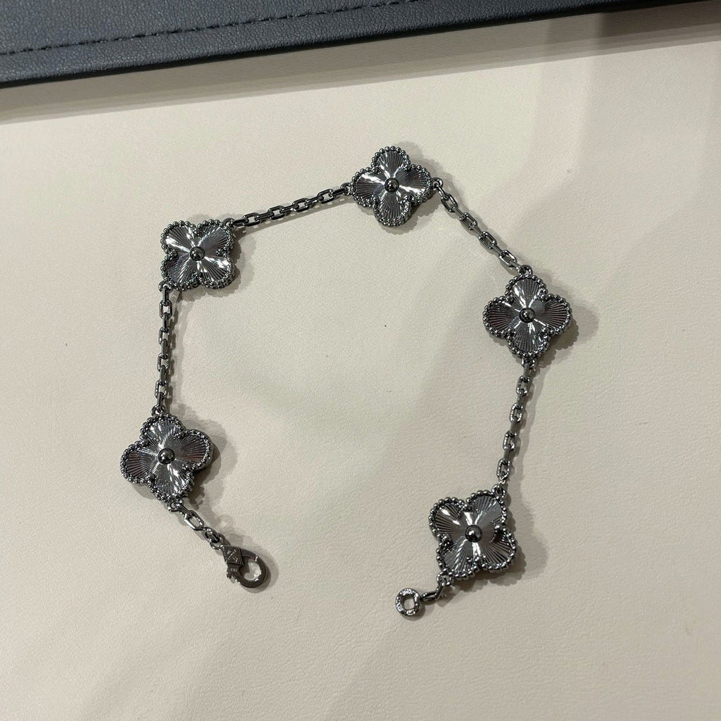 [⭐Miroze ]New CLOVER 5 MOTIF BLACK BRACELET