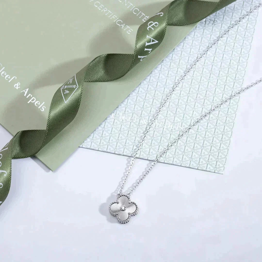 ⭐Miroze CLOVER  15MM DIAMOND LASER NECKLACE SILVER