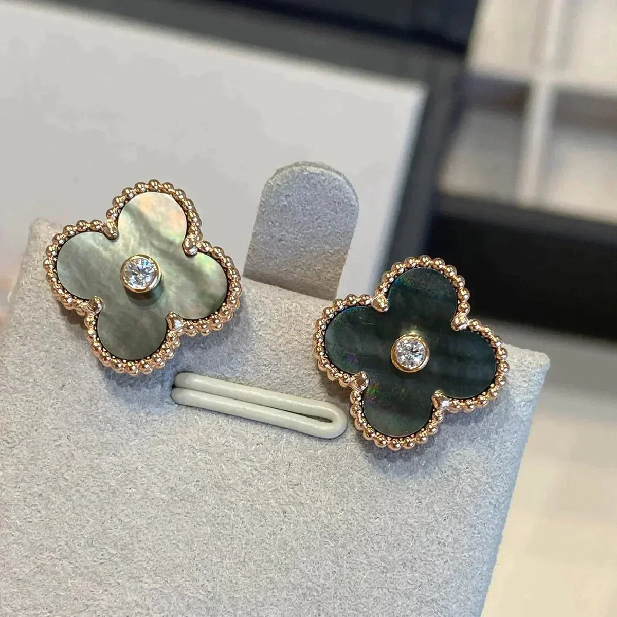 ⭐Miroze CLOVER MEDIUM 1 MOTIFS GRAY MOP  DIAMOND EARRINGS