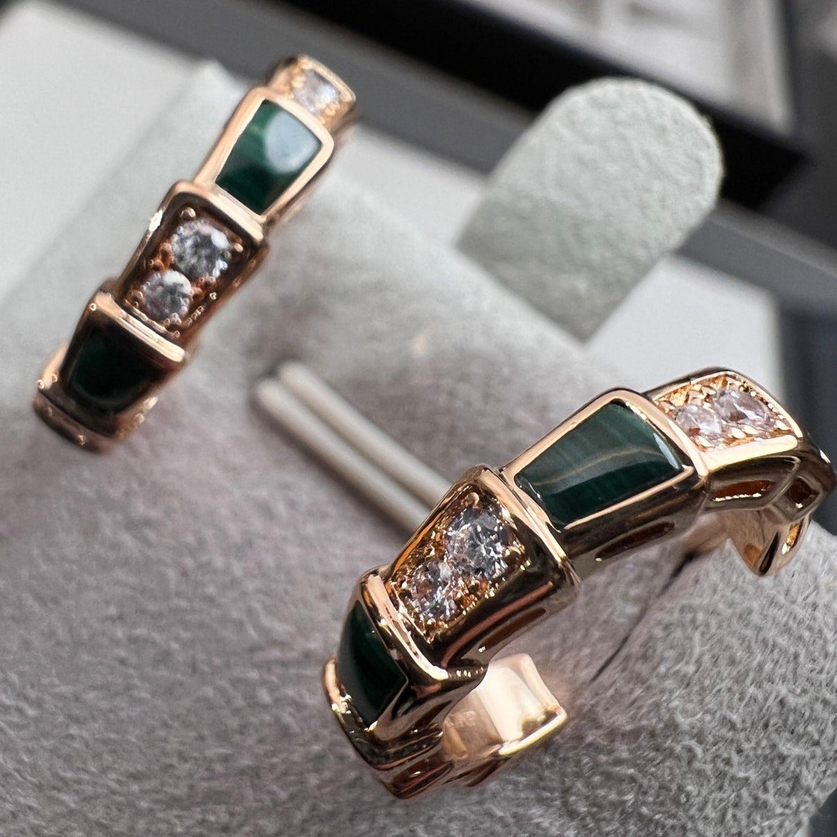 [⭐Veya]SERPENTI MALACHITE PINK GOLD EARRINGS