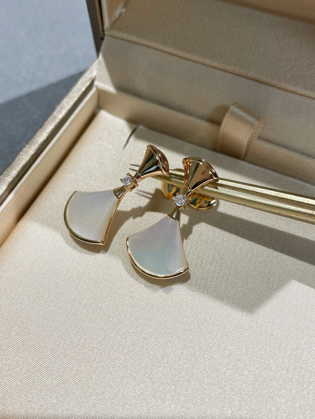 [⭐Veya]DREAM MOP 1 DIAMOND EARRINGS
