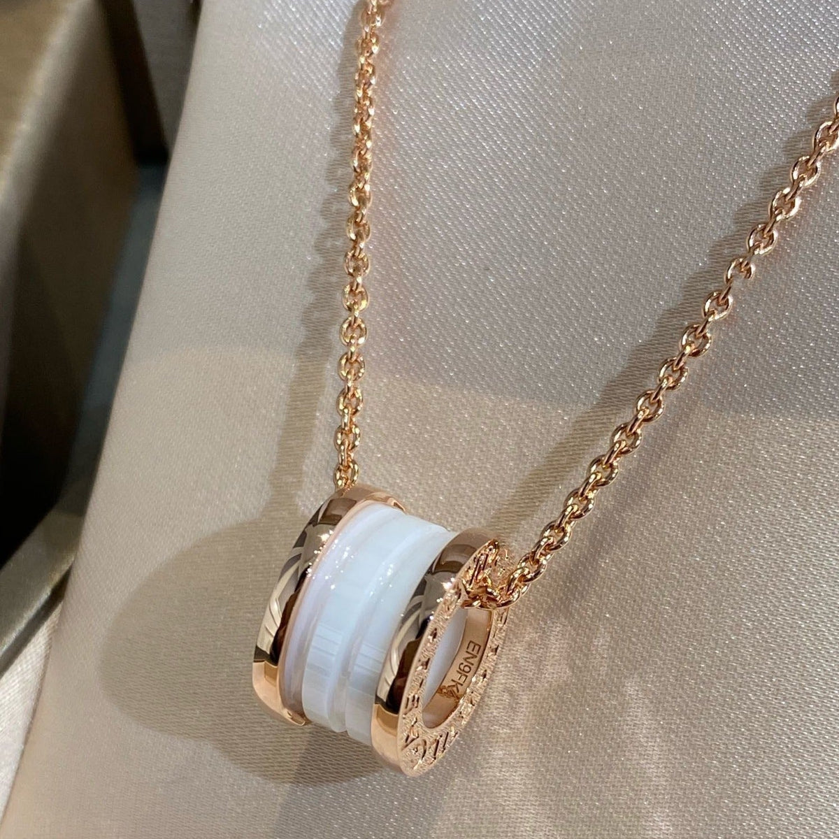 [⭐Veya]ZERO 1 WHITE CERAMIC PINK GOLD NECKLACE