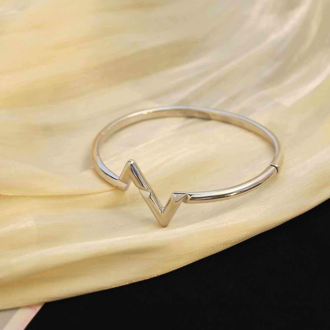 ⭐Miroze VOLTE UPSITE DOWN BRACELET