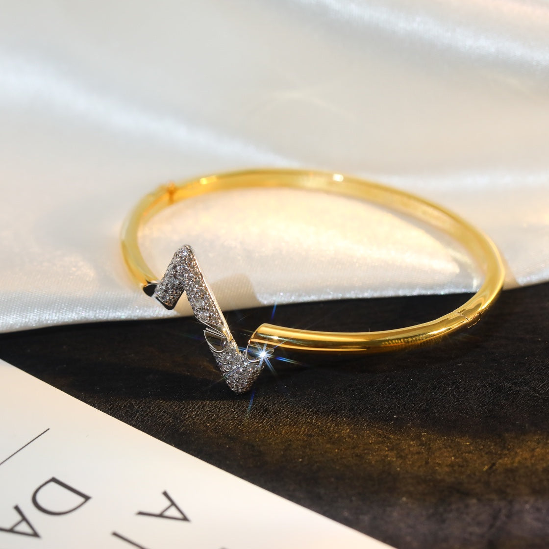 [⭐Miroze]VOLTE UPSITE DOWN GOLD DIAMOND BRACELET