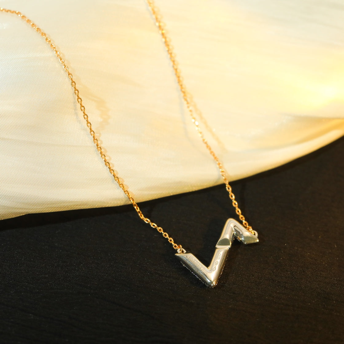 [⭐Miroze]VOLT SILVER DIAMOND PEDANT NECKLACE