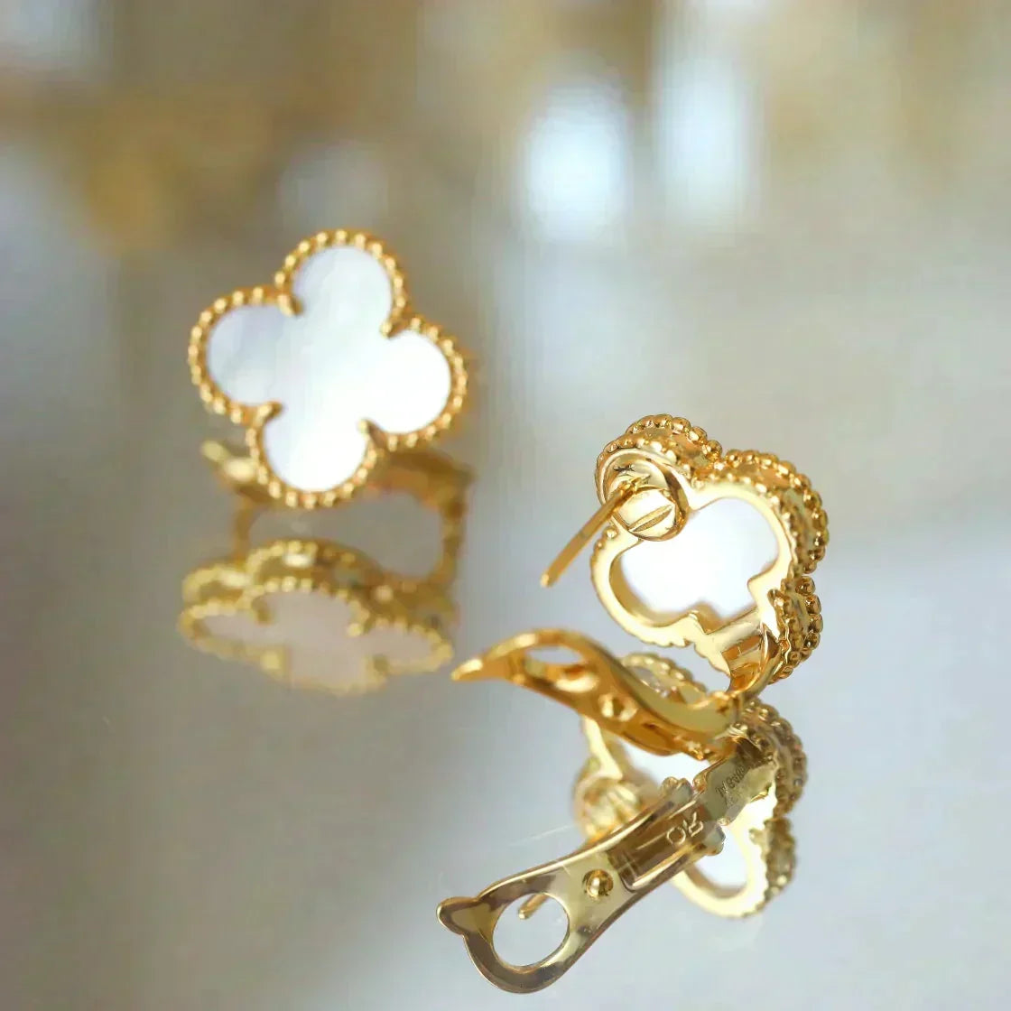 ⭐Miroze CLOVER MEDIUM 1 MOTIFS  WHITE MOP STUD EARRINGS