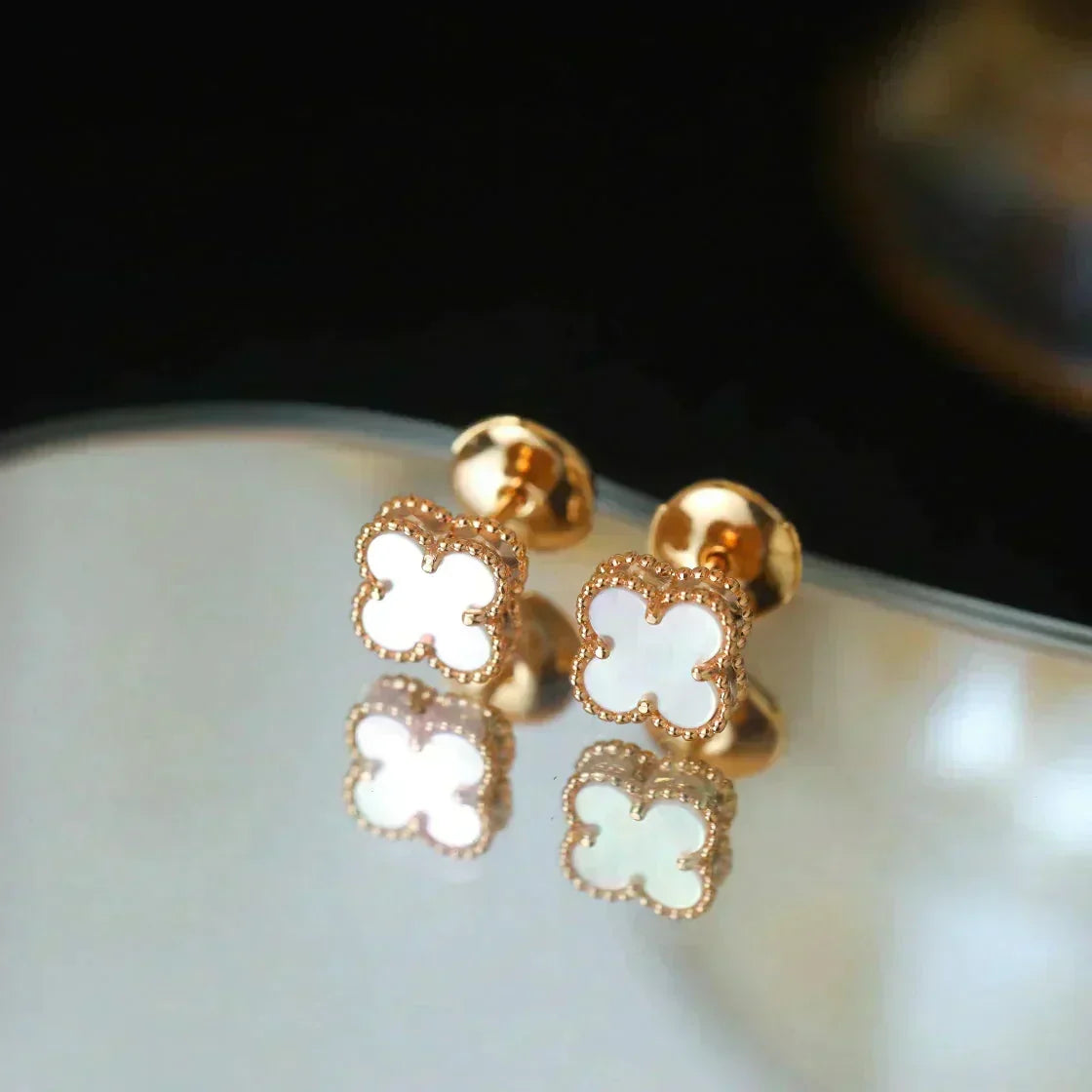 ⭐Miroze CLOVER MINI 9.5MM WHITE MOP EARRINGS
