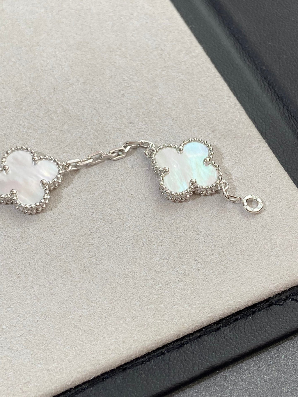 [⭐Miroze ]New CLOVER WHITE PEARL MOP 5 MOTIF BRACELET COLLECTION