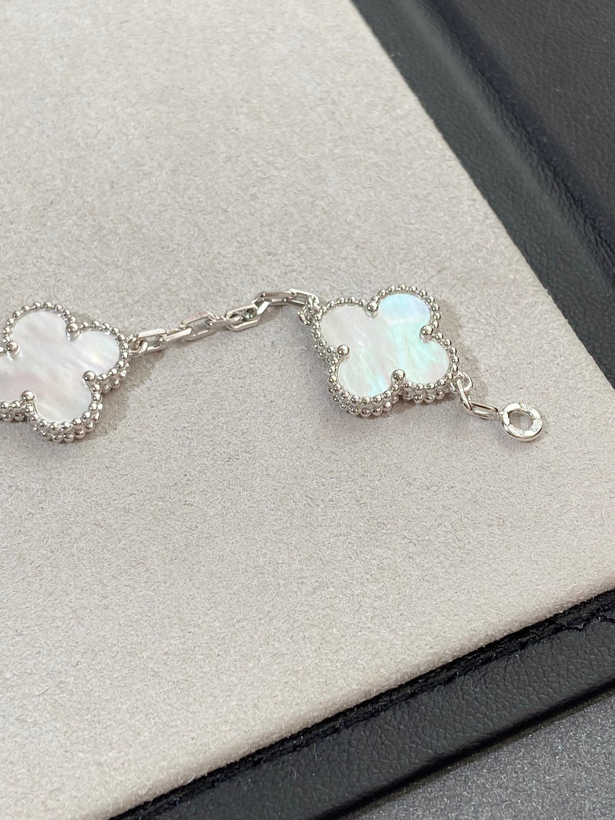 [⭐Miroze ]New CLOVER WHITE PEARL MOP 5 MOTIF BRACELET COLLECTION