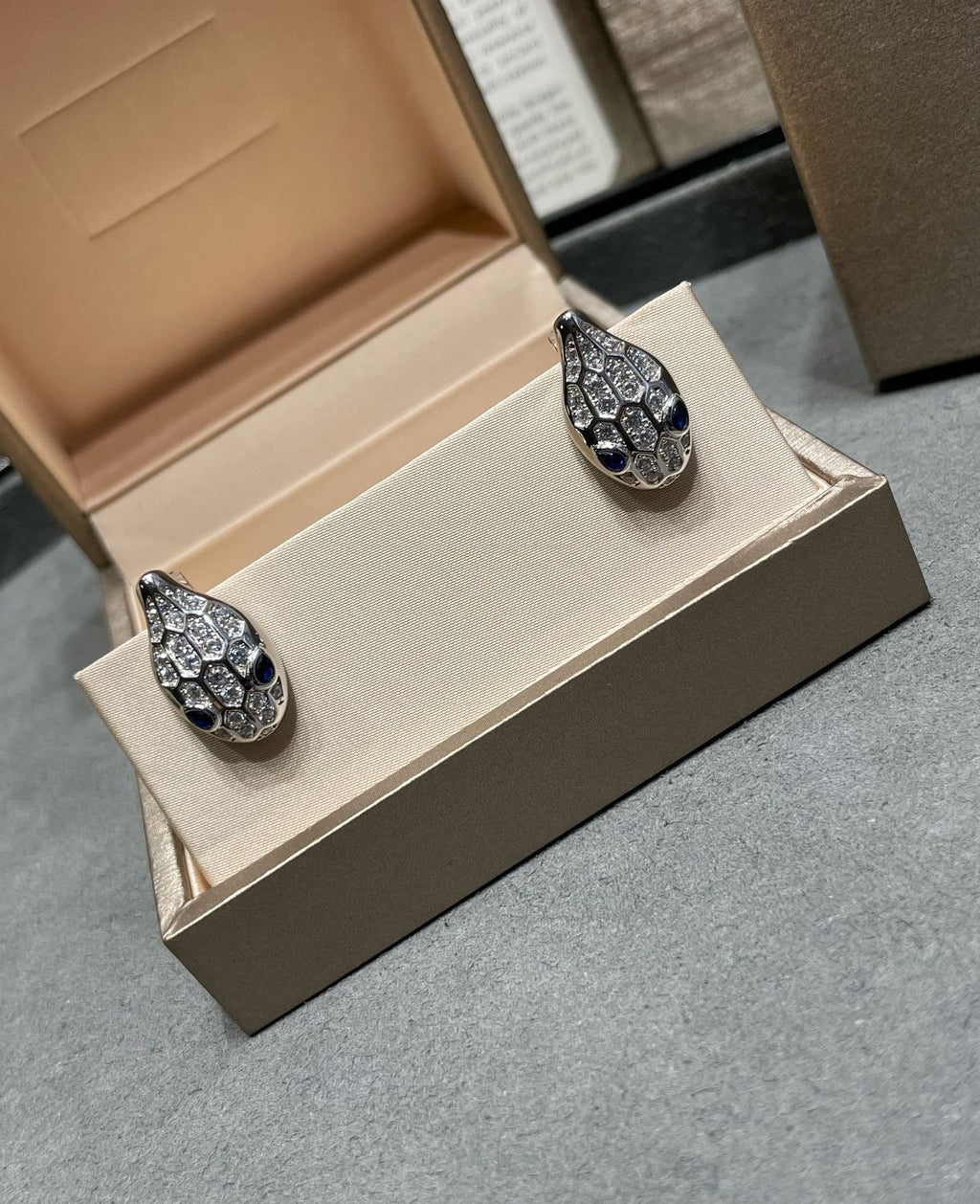 [⭐Veya]SERPENT DIAMOND STUD EARRINGS