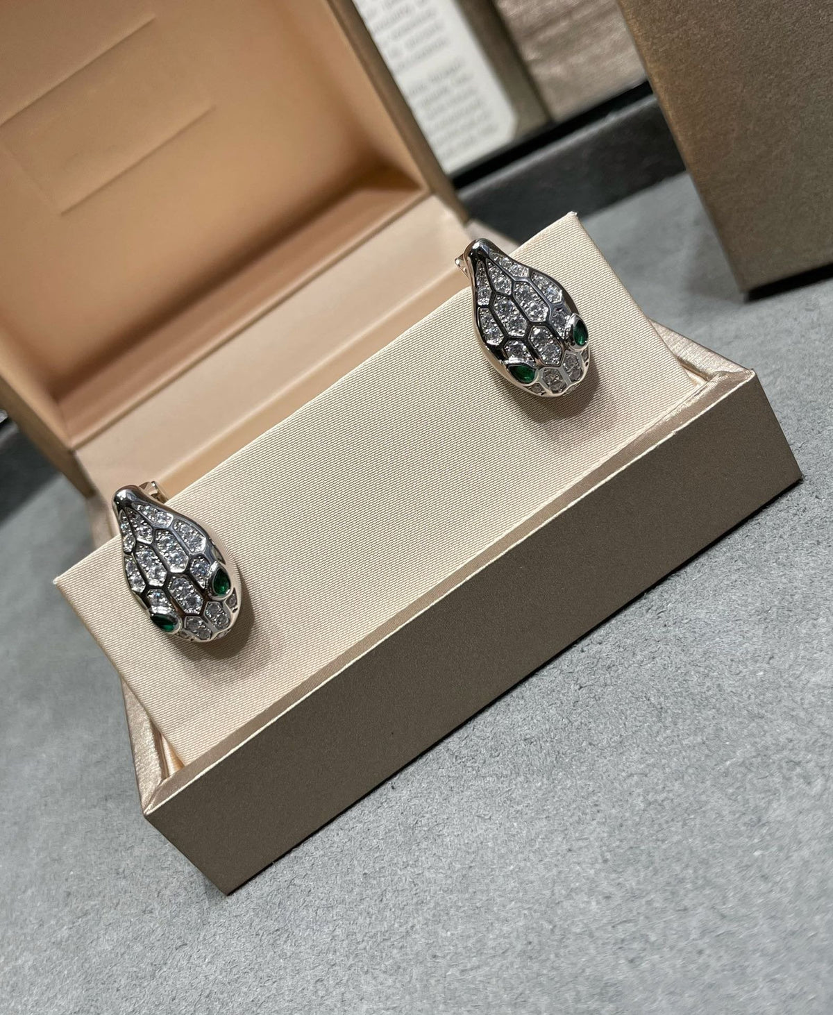 [⭐Veya]SERPENT DIAMOND STUD EARRINGS