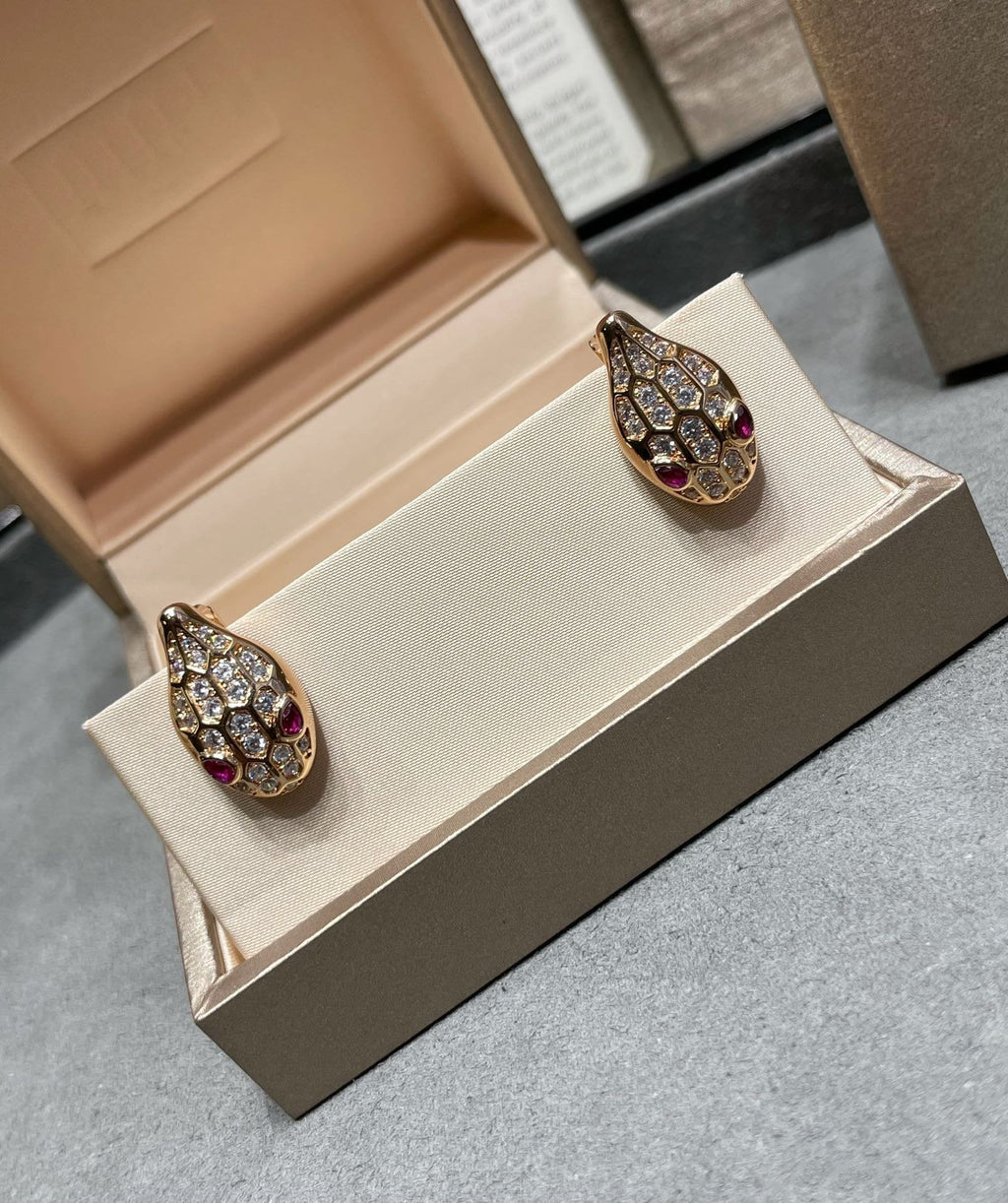 [⭐Veya]SERPENT DIAMOND STUD EARRINGS