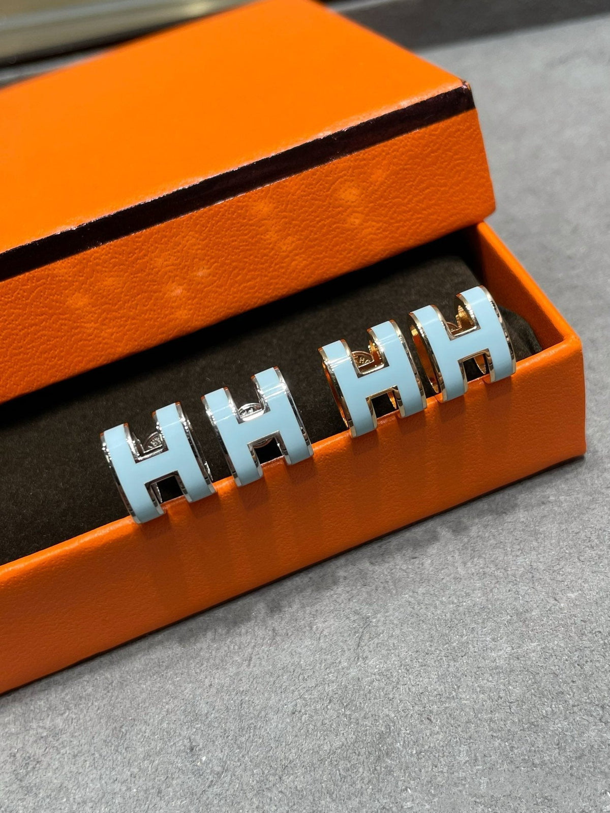 [⭐Miroze]POP H スカイブルー スタッドピアス