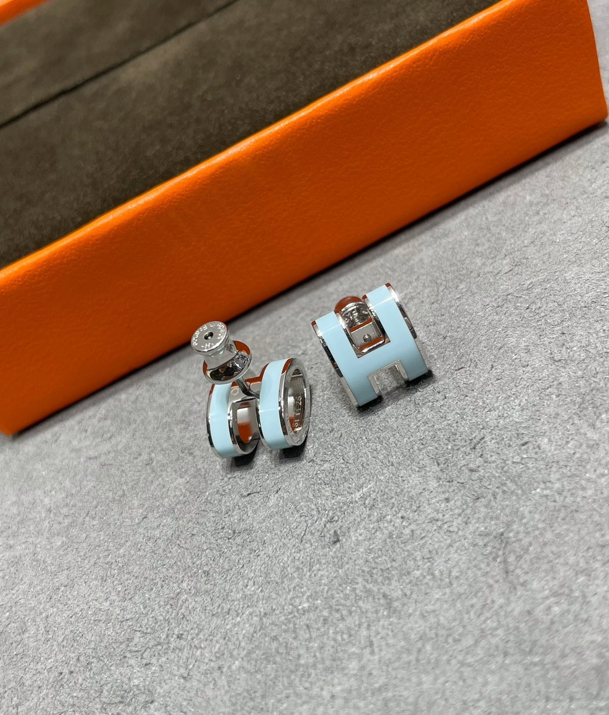 [⭐Miroze]POP H スカイブルー スタッドピアス