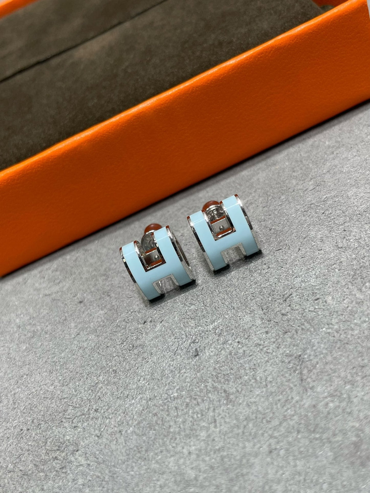 [⭐Miroze]POP H スカイブルー スタッドピアス