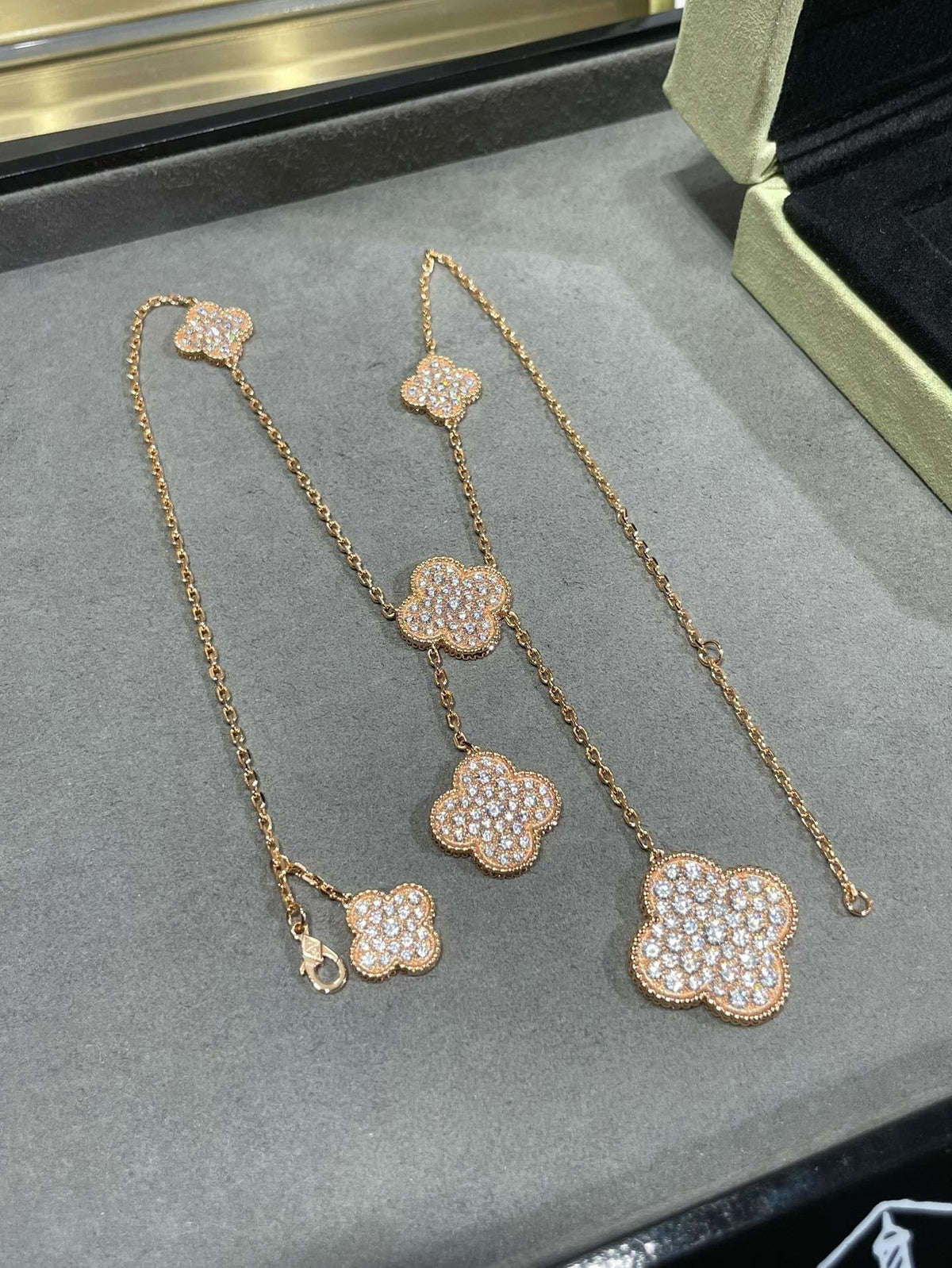 ⭐Miroze CLOVER 6 MOTIF DIAMOND PAVED NECKLACE