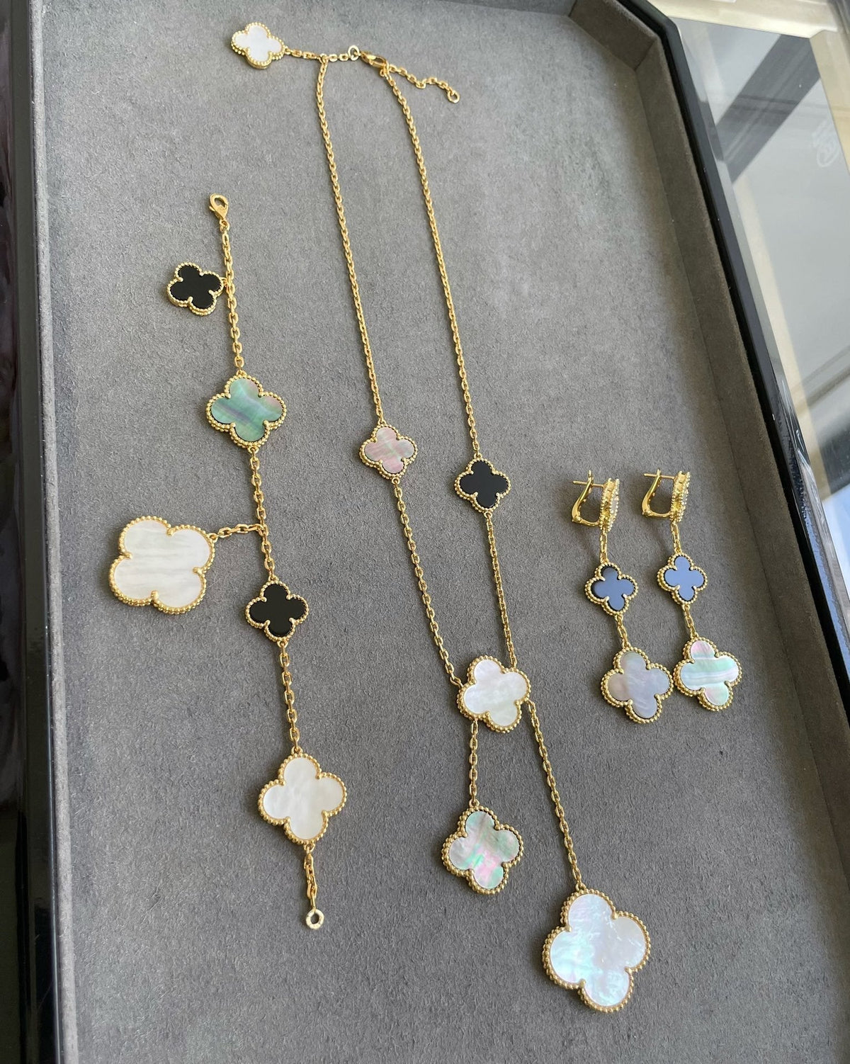 [⭐Miroze]CLOVER 3 MOTIF MOP ONYX DARK MOP PINK GOLD EARRINGS