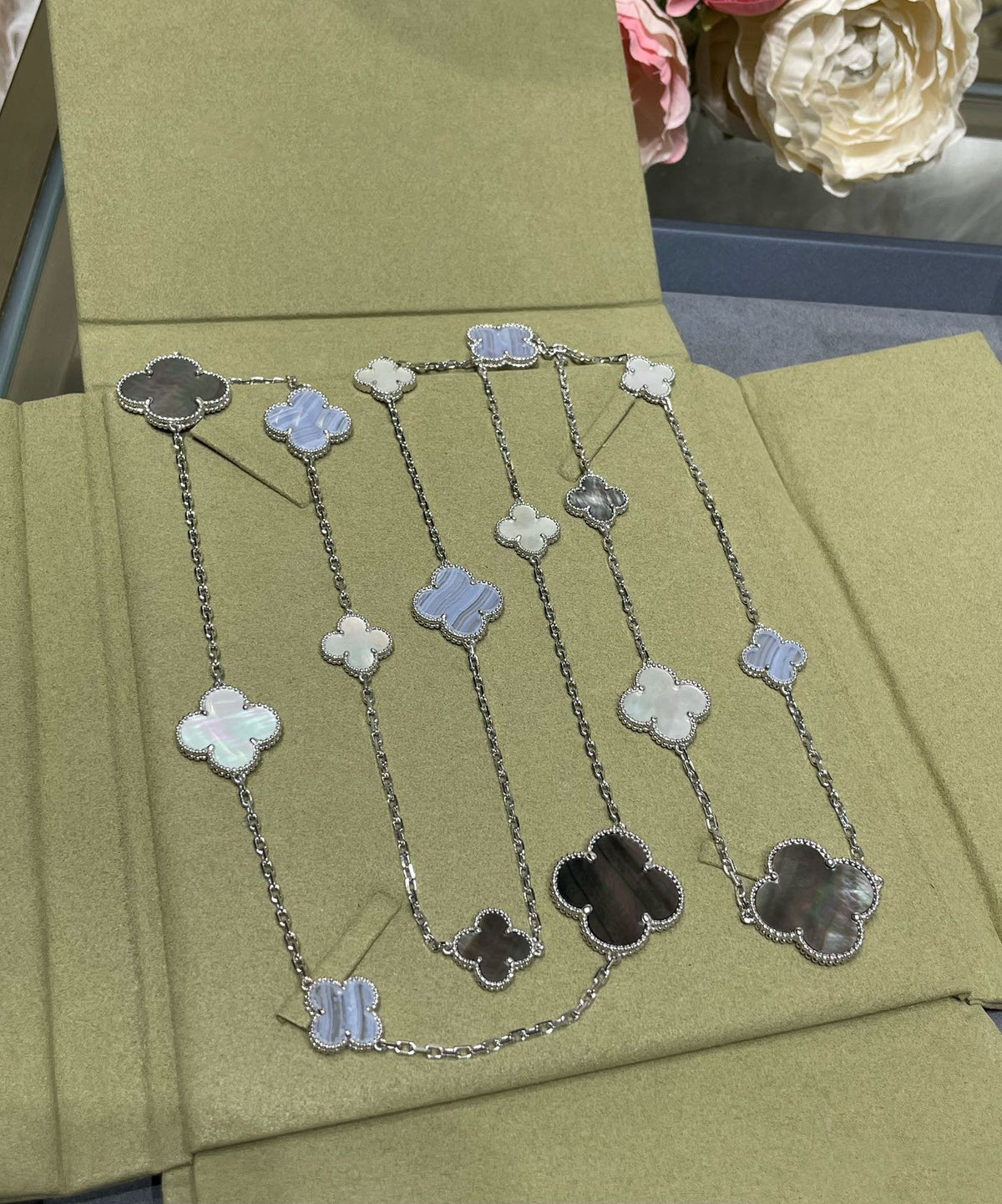 [⭐Miroze]CLOVER 16 MOTIF CHALCEDONY MOP SILVER NECKLACE