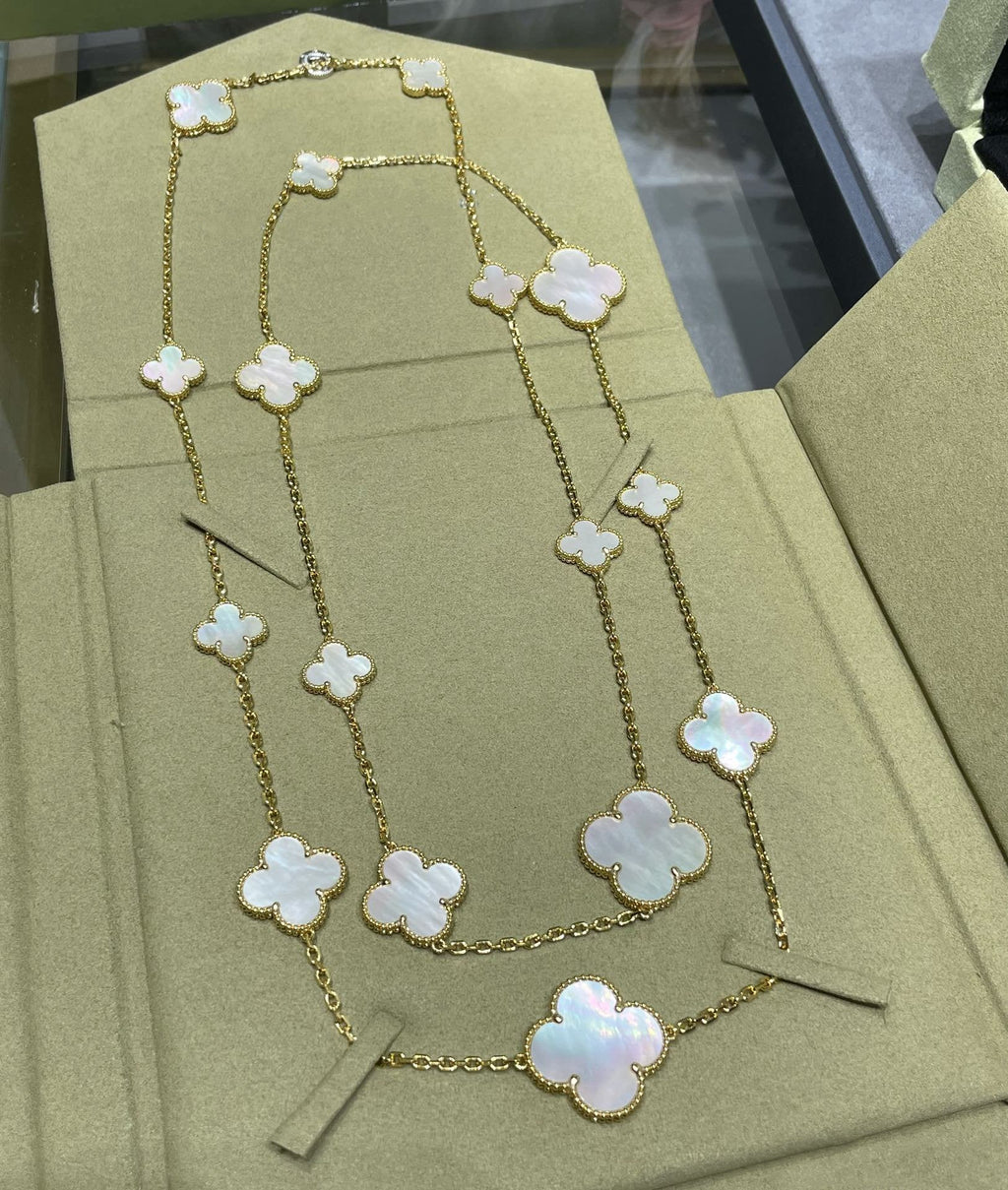 ⭐Miroze CLOVER 16 MOTIF WHITE MOP GOLD NECKLACE