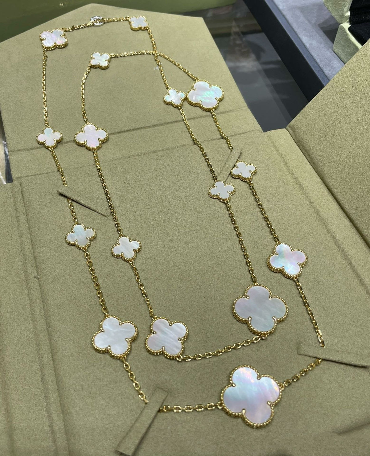 [⭐Miroze]CLOVER 16 MOTIF WHITE MOP GOLD NECKLACE