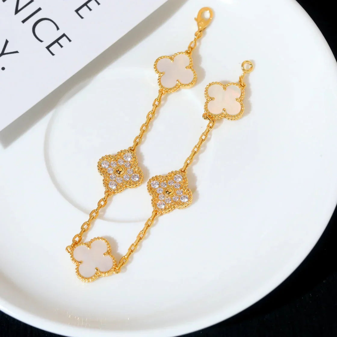 [⭐Miroze]CLOVER WHITE PEARL MOP 5 MOTIF BRACELET COLLECTION