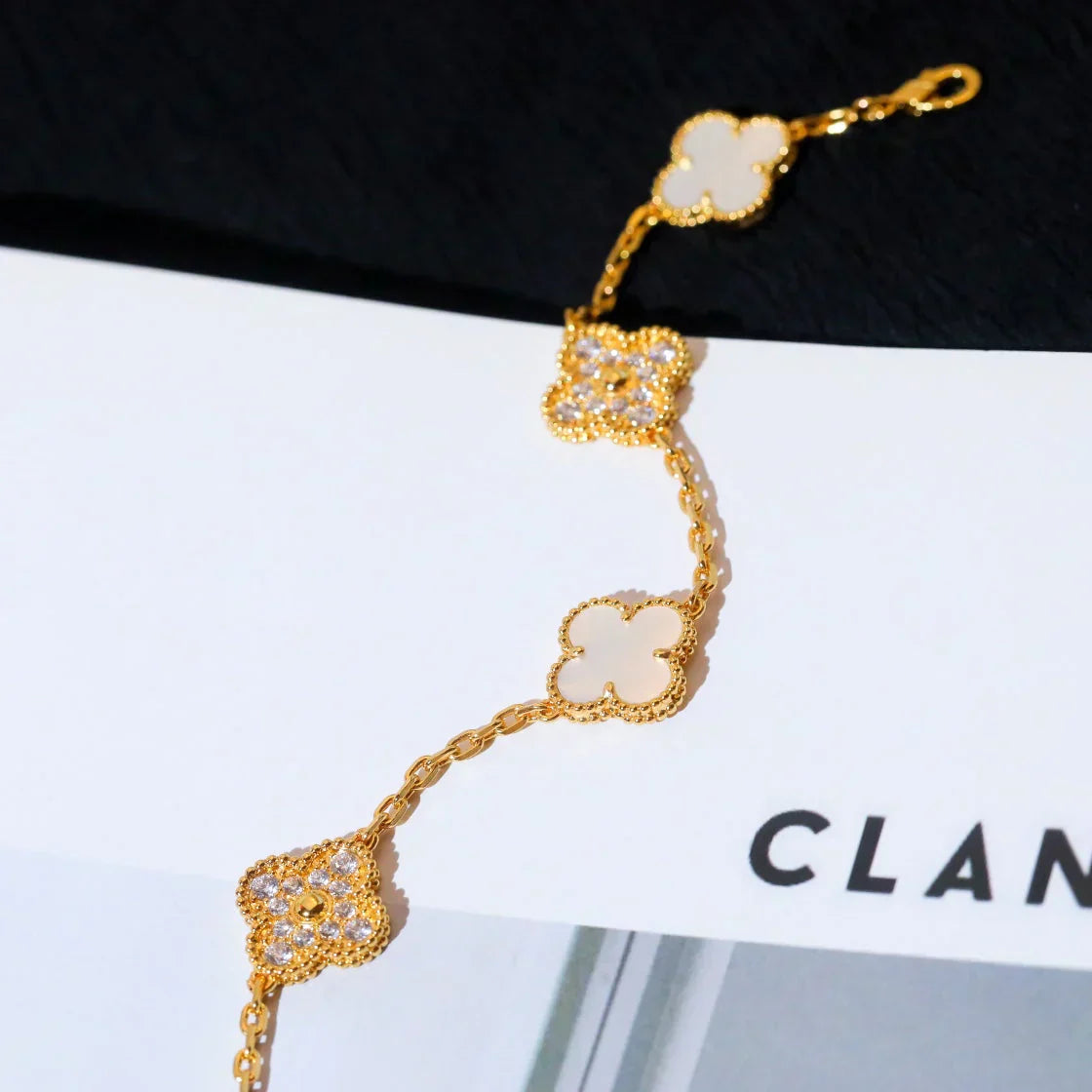 [⭐Miroze]CLOVER WHITE PEARL MOP 5 MOTIF BRACELET COLLECTION