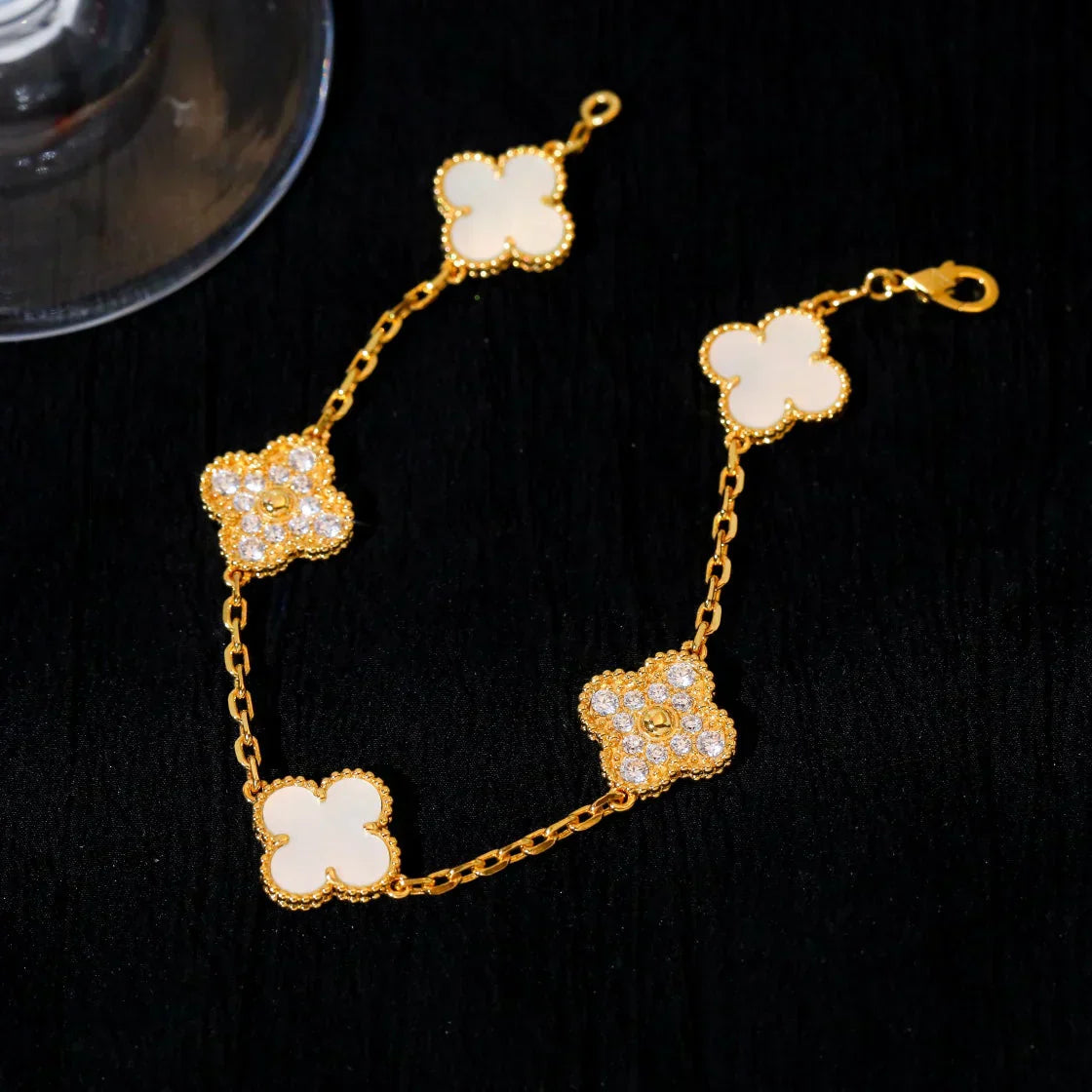 [⭐Miroze]CLOVER WHITE PEARL MOP 5 MOTIF BRACELET COLLECTION