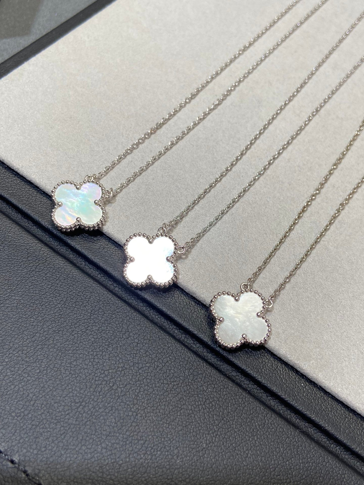 [⭐Miroze]クローバー ミディアム シルバー ホワイトMOP ネックレス