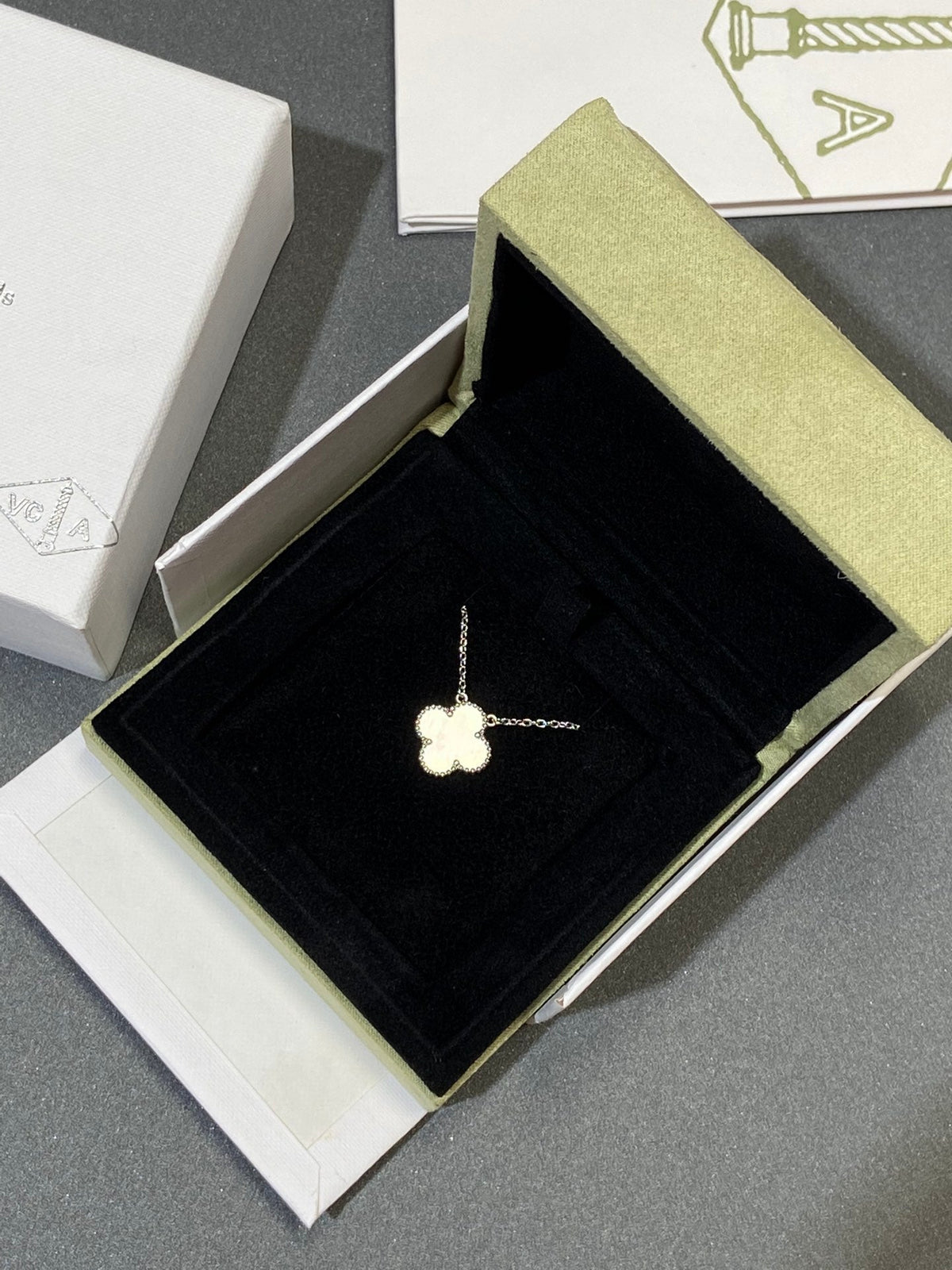 ⭐Miroze CLOVER MEDIUM SILVER WHITE MOP NECKLACE