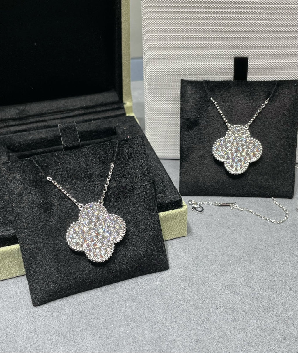 ⭐Miroze CLOVER 25MM LARGE PENDANT DIAMOND PAVED SILVER NECKLACE