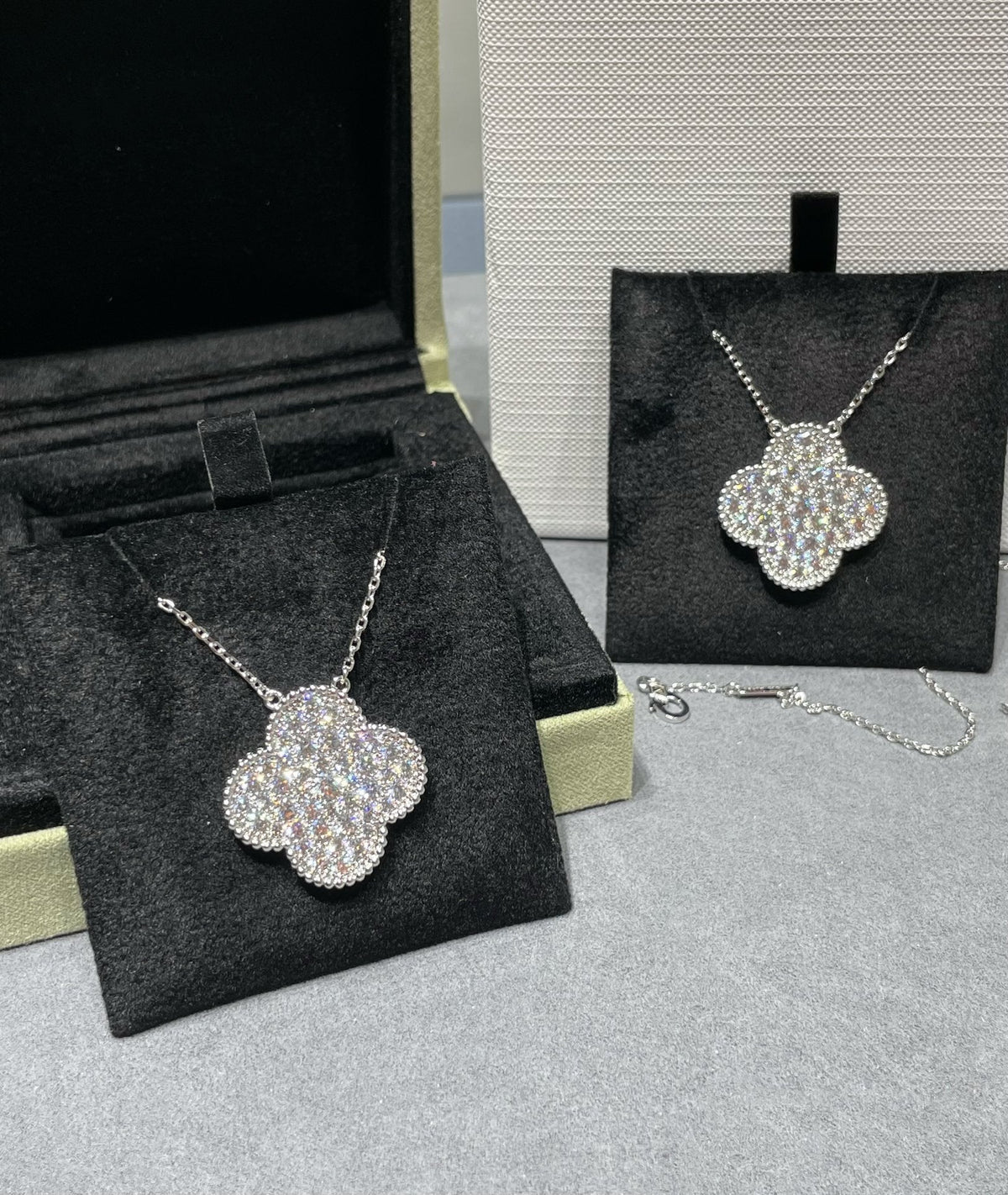 ⭐Miroze CLOVER 25MM LARGE PENDANT DIAMOND PAVED SILVER NECKLACE
