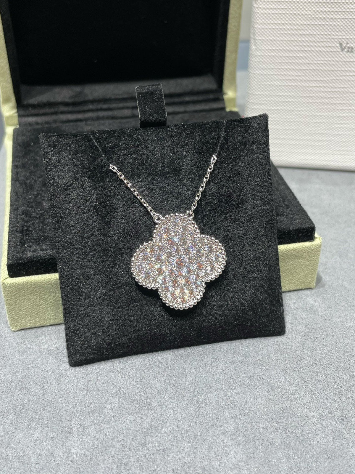 [⭐Miroze]CLOVER 25MM LARGE PENDANT DIAMOND PAVED SILVER NECKLACE