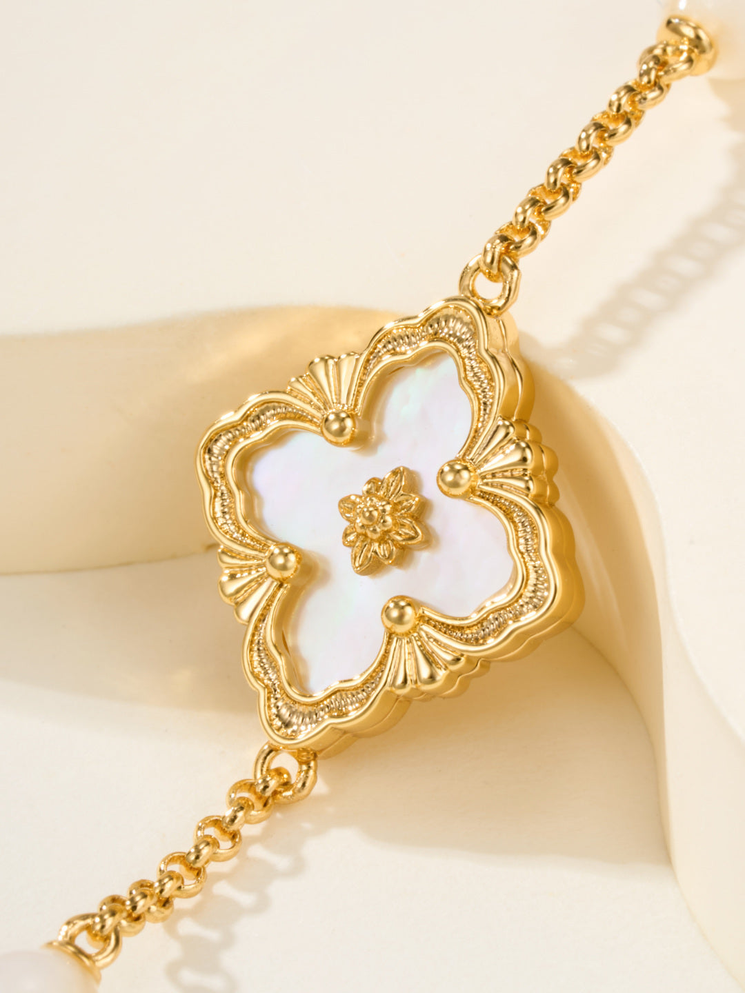 [⭐Miroze]B.C.L ENAMELED Three-Flower Bracelet（Trumpet)