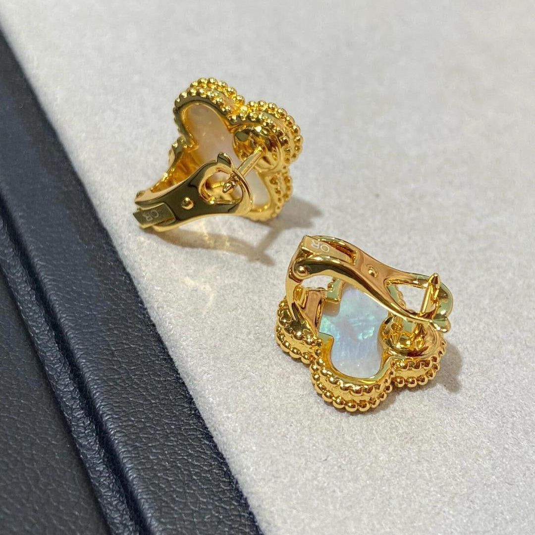 [⭐Miroze ] CLOVER LARGE (20mm) 1 MOTIFS WHITE MOP STUD EARRINGS