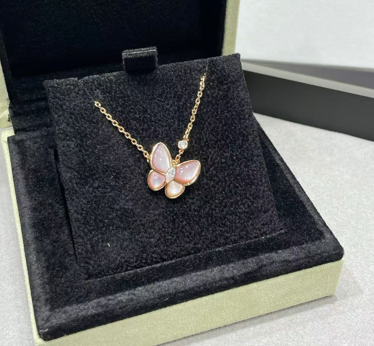 [⭐Miroze ] BUTTERFLY PINK MOTHER-OF-PEARL DIAMOND NECKLACE