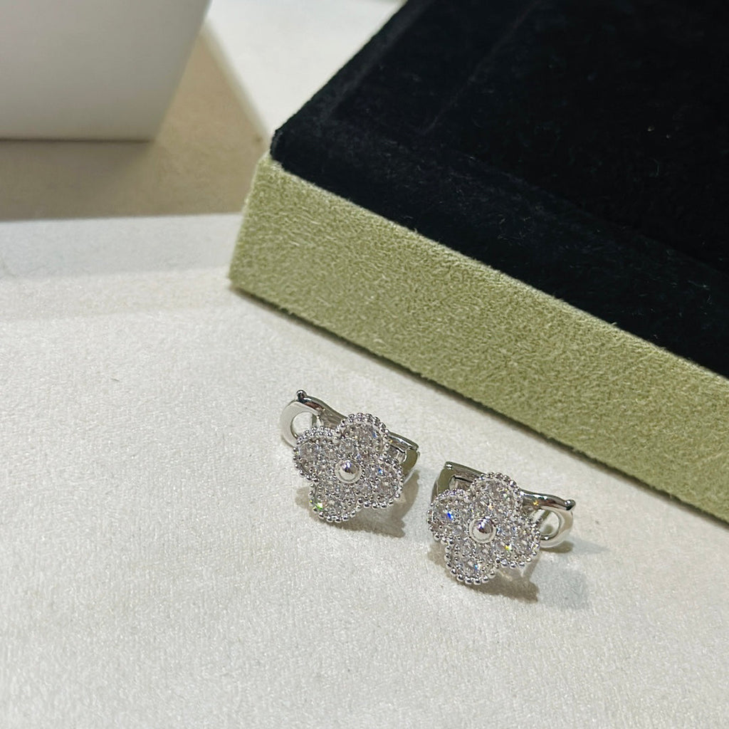 ⭐Miroze CLOVER 1 MOTIFS DIAMOND STUD EARRINGS SILVER