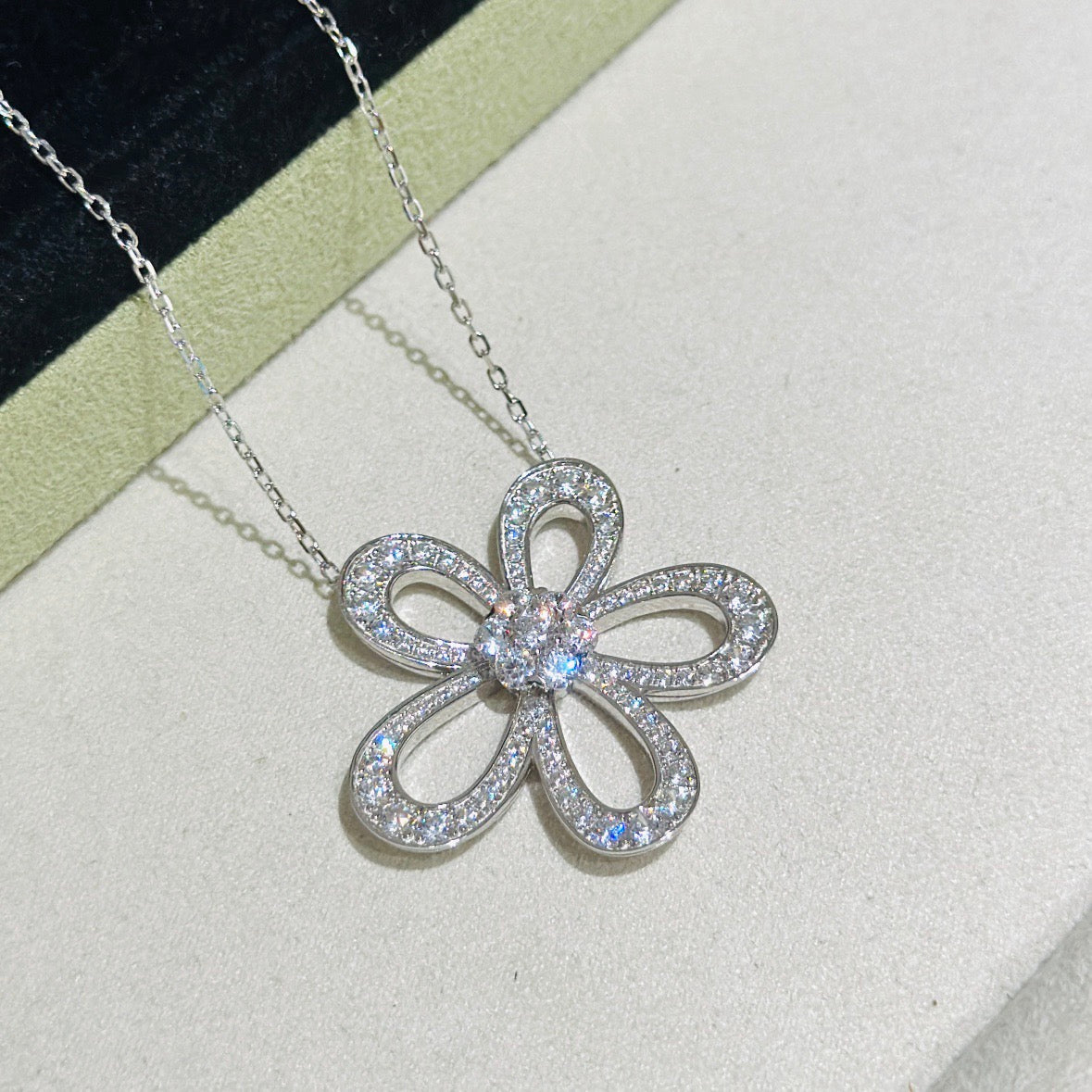 [⭐Miroze]FLOWERLACE NECKLACE FULL DIAMONDS