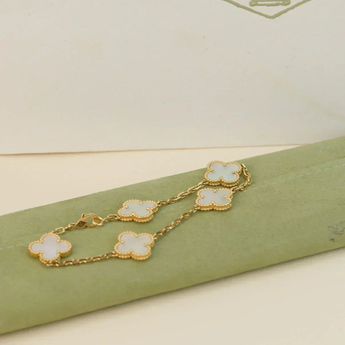 [⭐Miroze ]New CLOVER WHITE PEARL MOP 5 MOTIF BRACELET COLLECTION