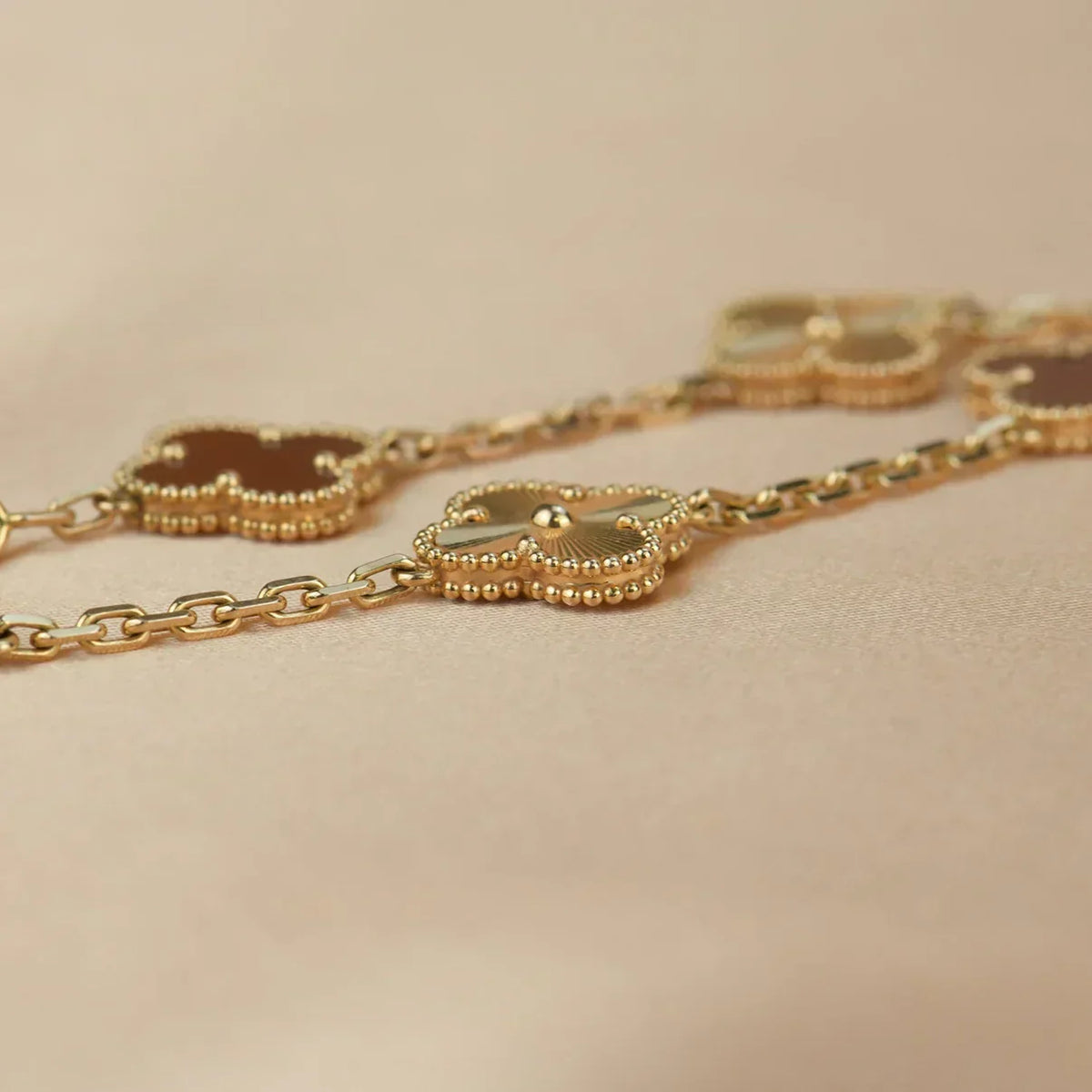 [⭐Miroze ]New  CLOVER 5 MOTIF RED CORNELIAN BRACELET COLLECTION