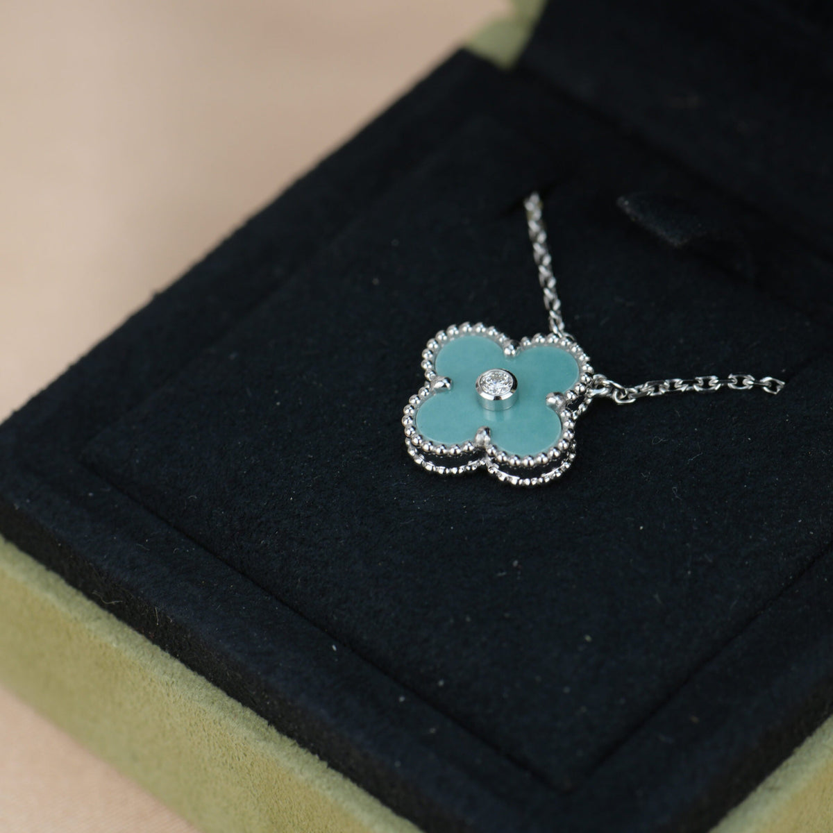 ⭐Miroze CLOVER 15MM DIAMOND SVRES PORCELAIN  NECKLACE SILVER