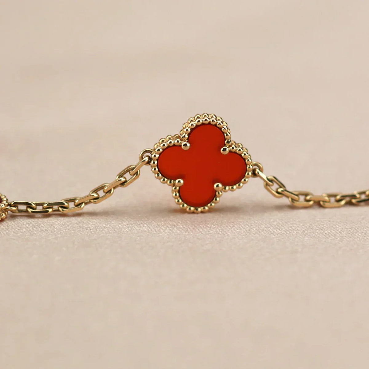 [⭐Miroze] CLOVER 5 MOTIF RED CORNELIAN BRACELET COLLECTION