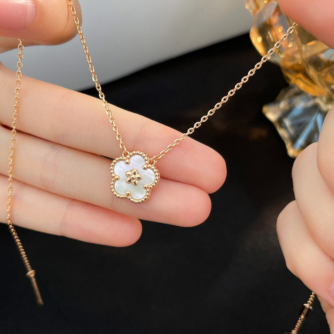 [⭐Miroze]LUCKY  WHITE MOP  PLUM BLOSSOM NECKLACE