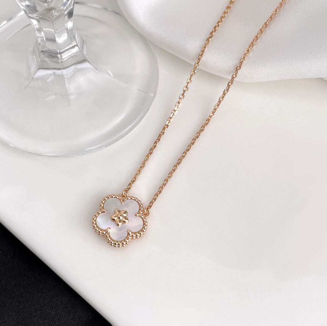 [⭐Miroze]LUCKY  WHITE MOP  PLUM BLOSSOM NECKLACE