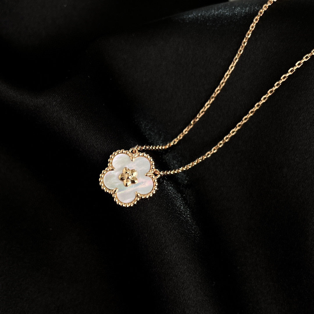 [⭐Miroze]LUCKY  WHITE MOP  PLUM BLOSSOM NECKLACE