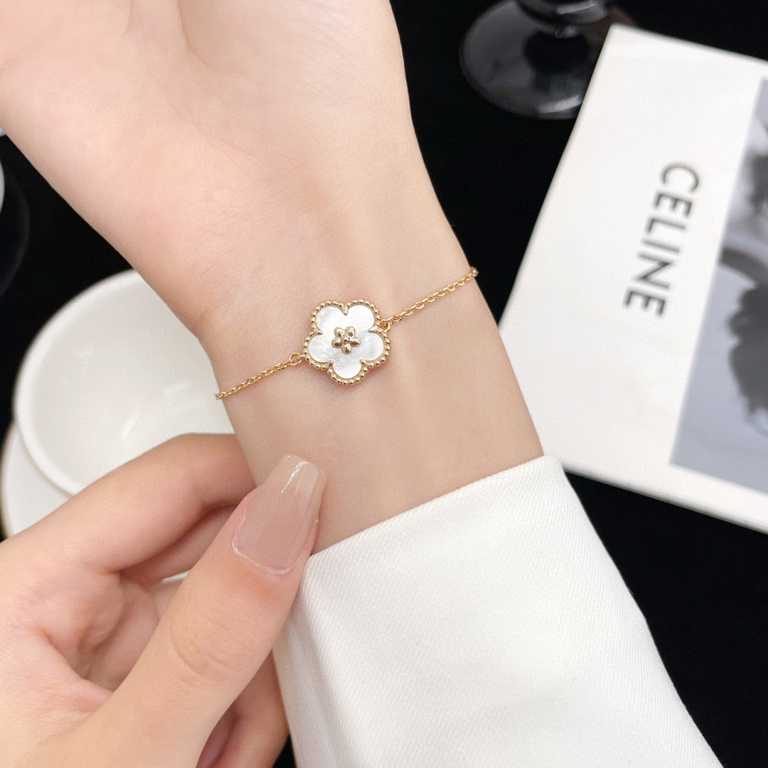 [⭐Miroze]ラッキーホワイトMOP梅の花ブレスレット